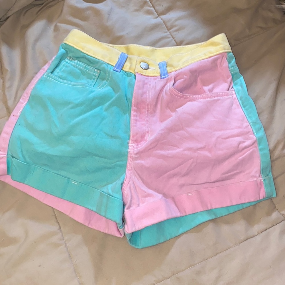 EUC, Cute Colorblock shorts in pastel colors